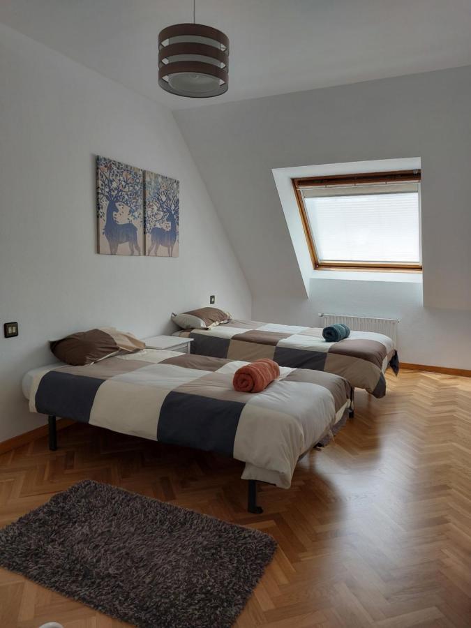 Apartamento Fozaneldi Oviedo. Céntrico, Accesible Desde Autovía Y Con Parking